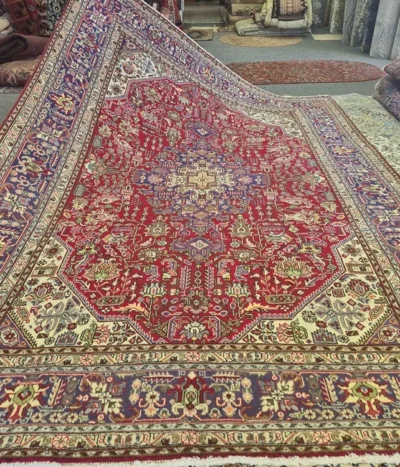 Authentic Hand-Knotted Persian Tabriz rug, Size: 300 x 205 cm, A complex, multi-layered geometric star medallion surrounded by an intricate floral field symbolizing the “Sun”