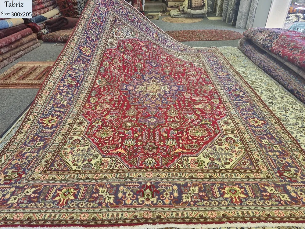 Authentic Hand-Knotted Persian Tabriz rug, Size: 300 x 205 cm, A complex, multi-layered geometric star medallion surrounded by an intricate floral field symbolizing the “Sun”