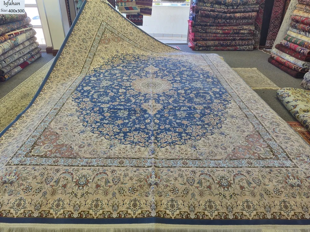 Extraordinary piece of artistry, Size: 400 x 300 cm, Persian Isfahan rug with a density of 2,000 knots per square meter.