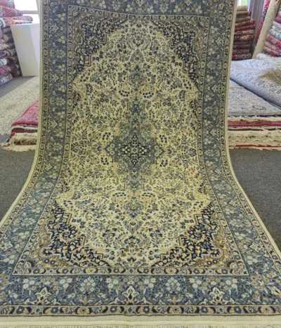 Persian floral Kashan, Size: 254x150 cm, 400 knots wool on cotton quality, R10 000 valuation.