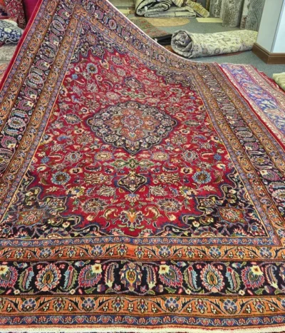 Pre-Loved handmade Kashan rug, Size: 298 x 195 cm, diamond-shaped medallion, Lachak Toranj layout, high-quality wool on a cotton foundation.
