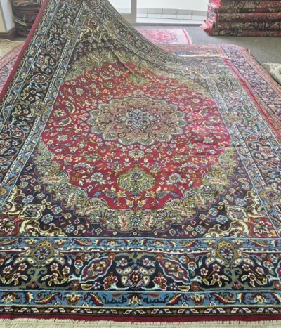 Persian Mashad rug, Size: 300 x 200 cm, Shah Abbasi medallion, 350 knots wool on cotton quality, R10 000 valuation certificate & exchange warranty.