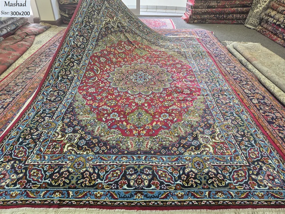 Persian Mashad rug, Size: 300 x 200 cm, Shah Abbasi medallion, 350 knots wool on cotton quality, R10 000 valuation certificate & exchange warranty.