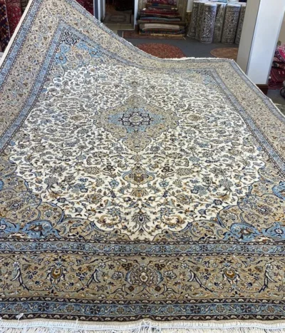 Persian Kashan rug, Size: 350 x 250 cm, 400 knots wool on cotton quality, R12000 valuation certificate & exchange warranty.