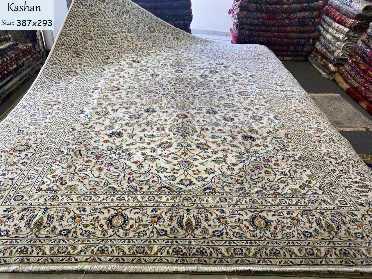 Persian rug Kashan, Size: 387 x 293 cm, Hand knotted by natural wool & vegetable dye, valuation certificate of R28 000 & exchange warranty.
