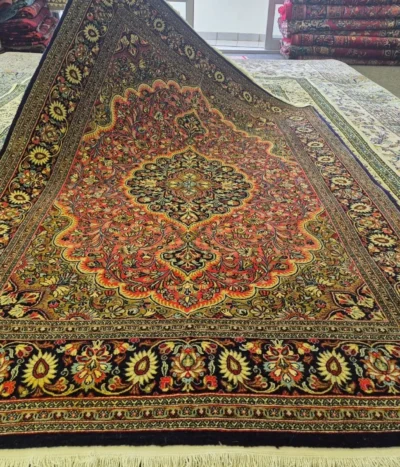 Silk Persian Kashan rug, Size: 205 x 138 cm, very fine 100% hand knotted, R40 000 valuation certificate.