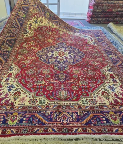 Vintage Hand-Knotted Tabriz Rug, Size: 350 x 250 cm, Features a striking, multi-layered "Heriz-style" geometric medallion