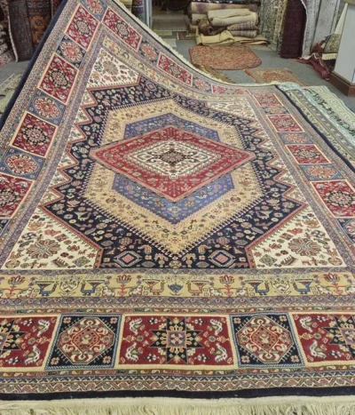 Persian Heriz rug, Size: 300 x 200 cm, 400 Knots wool on cotton quality, R12 000 valuation certificate.