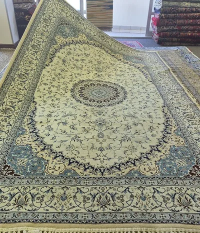 Persian Isfahan rug, Size: 300 × 200 cm, cream color, floral design, 500 Knots wool on cotton quality.