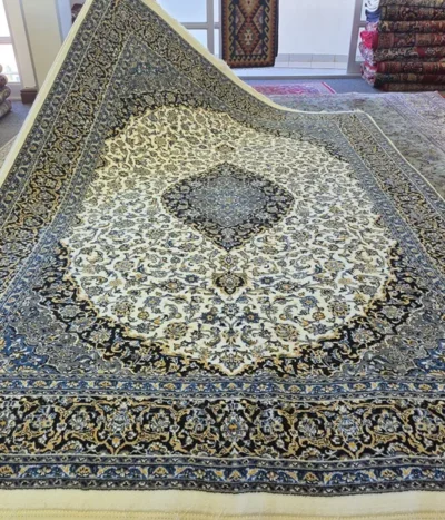 Persian machine made Kashan rug, Size: 300 × 200 cm, floral design.