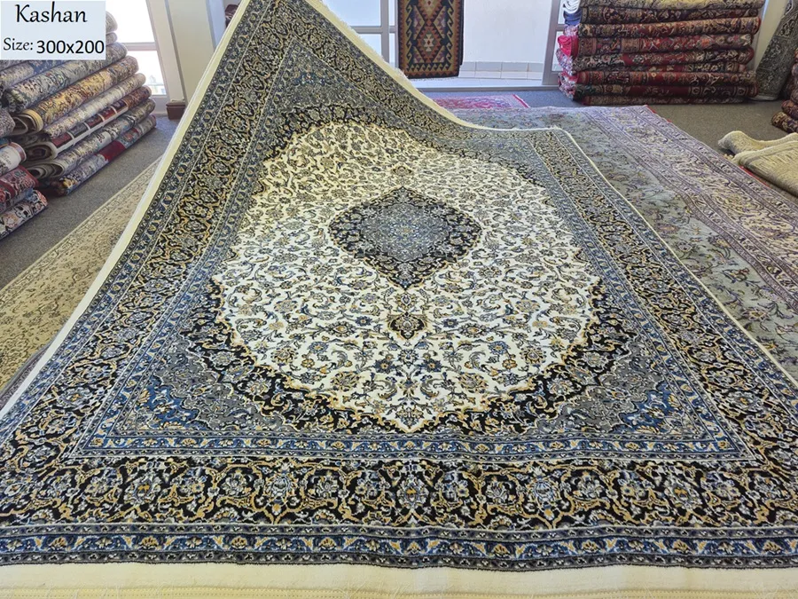 Persian machine made Kashan rug, Size: 300 × 200 cm, floral design.