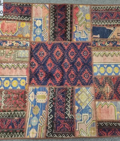 Square Persian Patchwork rug, Size 128 x 130 cm, vintage hand knotted, natural wool, original dye.