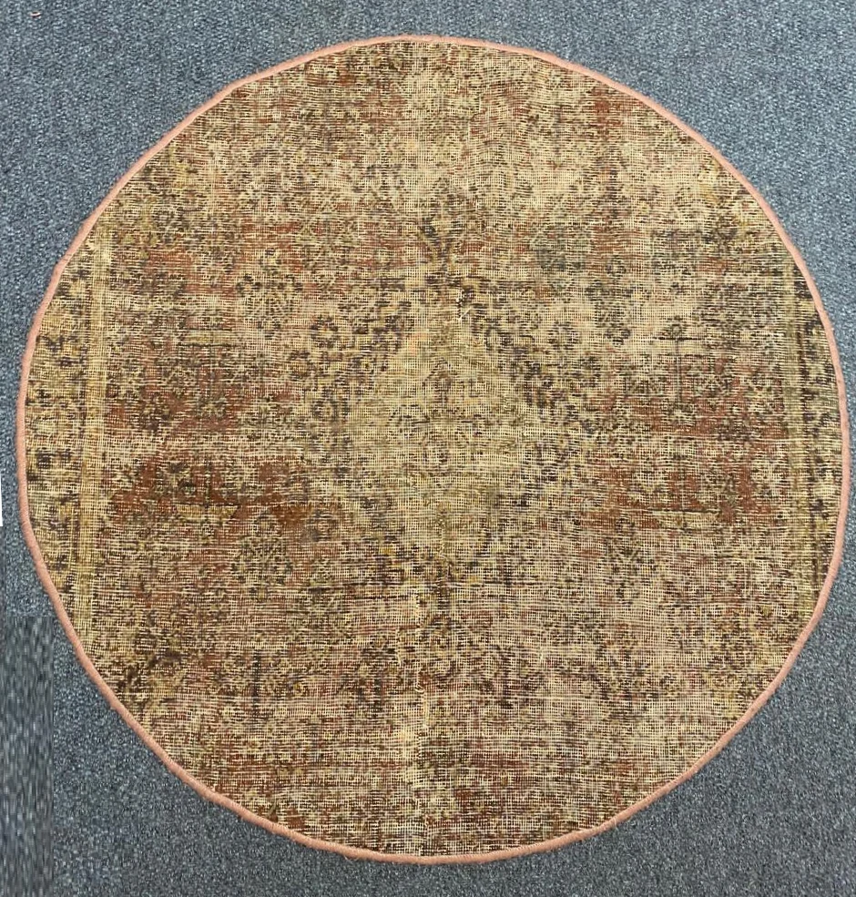 Round vintage Tabriz rug, Size: 128 x 128 cm, hand knotted by natural wool.