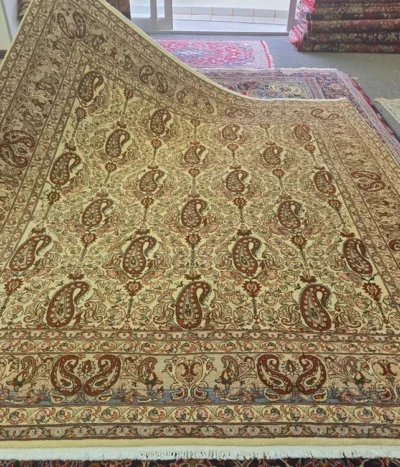 Authentic Hand-Knotted Premium Senneh rug, Size: 273 x 241 cm, classic all-over Boteh (Paisley) design, Fine wool pile on a cotton foundation.
