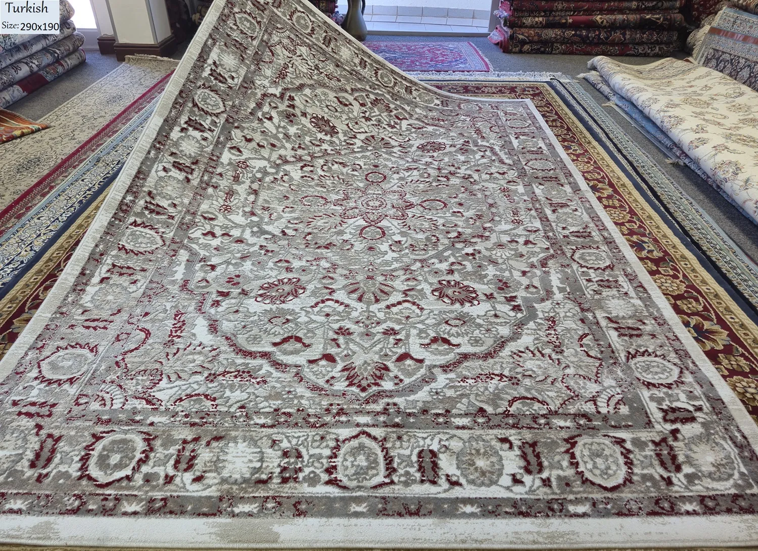 Modern contemporary Turkish rug, Size: 290 x 190 cm, machine made, polyester quality.