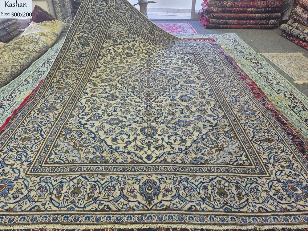Second Hand Kashan rug, Hand-knotted cream field, diamond-shaped medallion (Toranj) surrounded by detailed arabesques & floral motifs that radiate outwards, wool on cotton foundation.