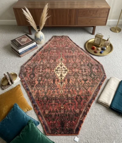 Pre-loved hand knotted Bijar rug, Size: 245 x 170 cm, diamond shape, natural wool & vegetable dye.