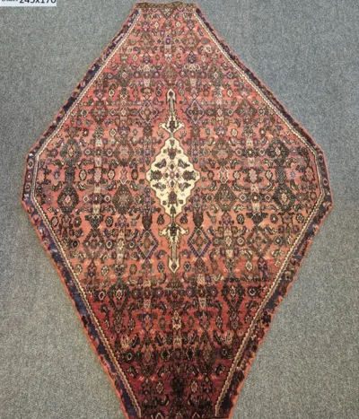 Pre-loved hand knotted Bijar rug, Size: 245 x 170 cm, diamond shape, natural wool & vegetable dye.